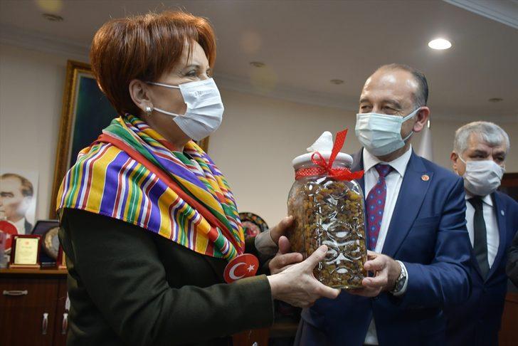 İYİ Parti Genel Başkanı Akşener, Manisa'da esnafı ziyaret etti G3
