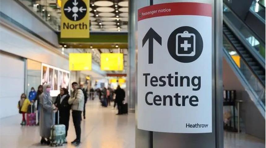 İngiltere'de Covid&rsquo;le m&uuml;cadelede &lsquo;B planı&rsquo; g&uuml;ndemde: &lsquo;Omicron vakaları 2-3 g&uuml;nde bir, ikiye katlanıyor&rsquo;