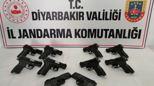 Diyarbakır'da 10 ruhsatsız tabanca ele geçirildi, 4 şüpheli tutuklandı