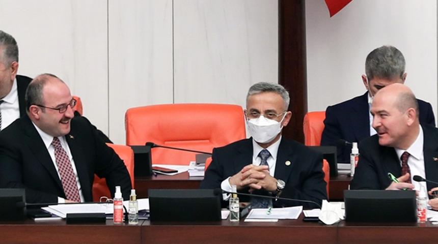 Bakan Varank üçüncü çocuğunun doğum haberini TBMM'de aldı