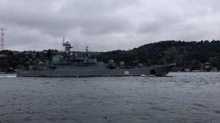 Rus savaş gemisi 'Caesar Kunikov' İstanbul Boğazı’ndan geçti