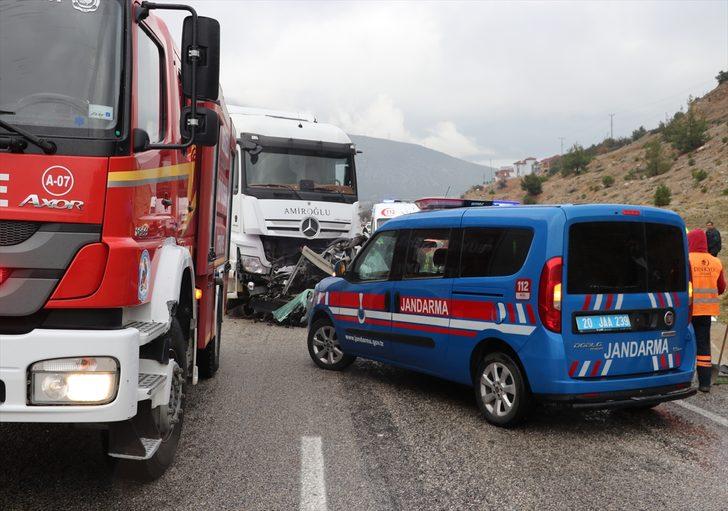 Denizli'de tırla çarpışan otomobilin sürücüsü öldü G3