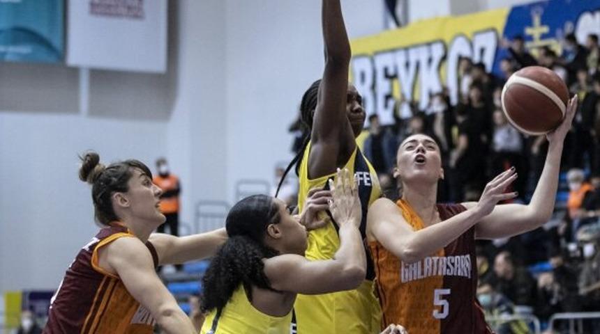 Fenerbahçe'den Galatasaray'a 45 sayı fark
