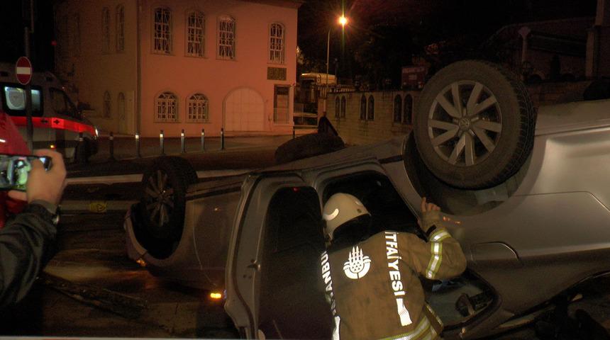 Üsküdar'da görülmemiş olay! Takla atan lüks araçtan çıktı, canlı yayın yaptı