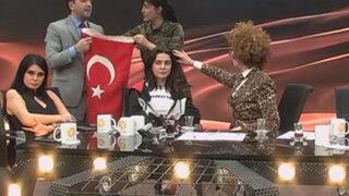 Tuğba Ekinci, Nihat Doğan’a ateş püskürdü! Terör örgütü elebaşının bayrağıyla olan kareyi yine paylaştı