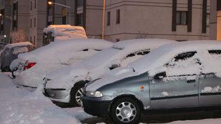 Hakkari'de yoğun kar yağışı etkili oldu! 10 köy ile 20 mezranın yolu kapandı