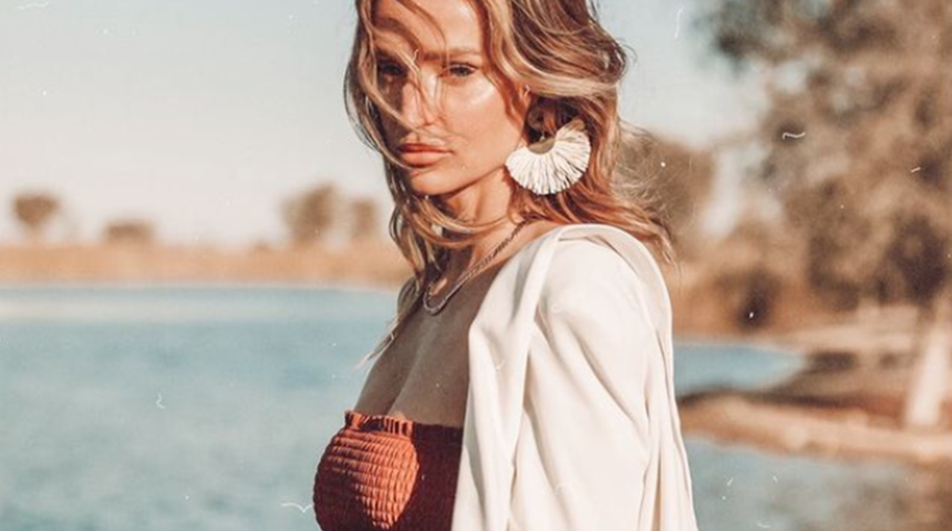 Sosyal medyanın sahte olduğunu savundu! Mükemmel pozunu takipçileriyle paylaştı