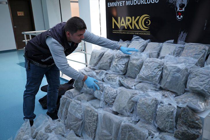 Adana'da ev eşyası yüklü kamyonda 53 kilo 350 gram esrar ele geçirildi G1