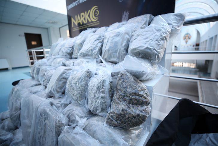 Adana'da ev eşyası yüklü kamyonda 53 kilo 350 gram esrar ele geçirildi G2