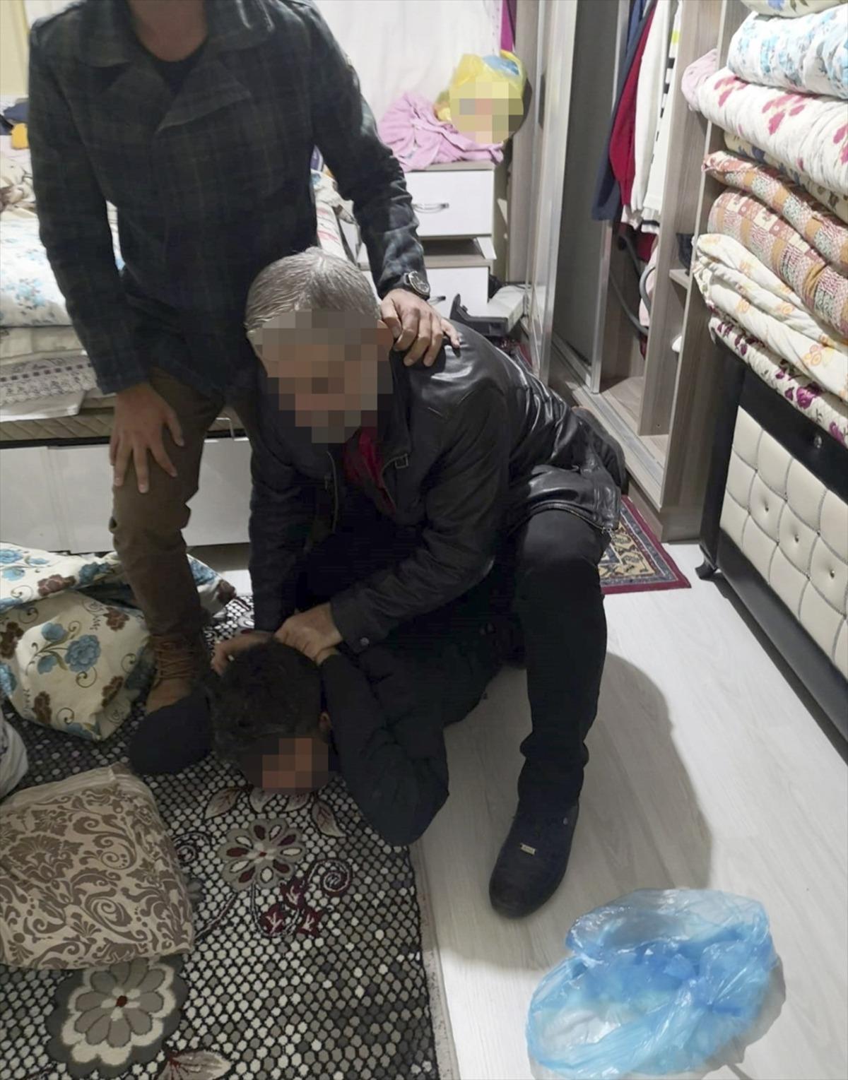 Adana'da 2 kişinin &ouml;ld&uuml;ğ&uuml; silahlı saldırının 2 zanlısı tutuklandı