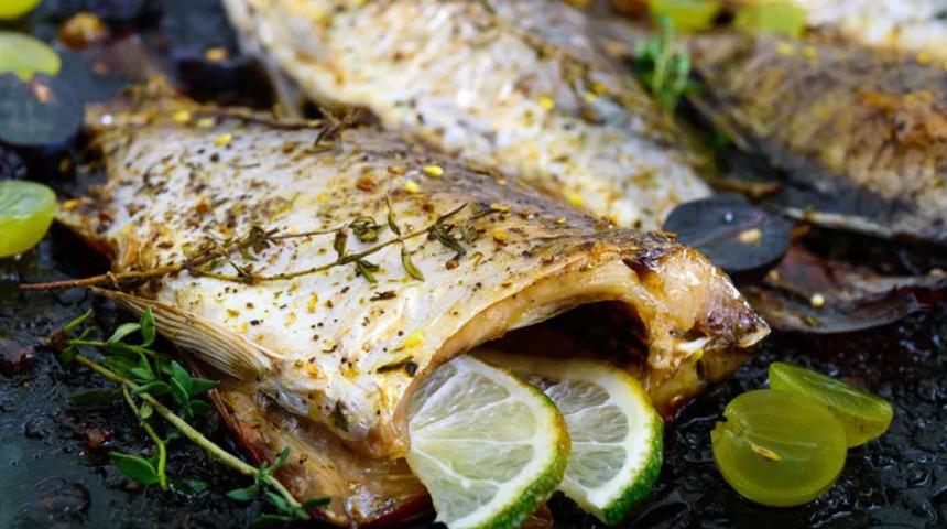 Kış mevsiminin damak çatlatan lezzeti: Fırında hafif ve besleyici palamut tarifi