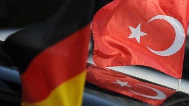 Almanya'dan Türkiye'ye şok suçlama: MİT sızmaya çalıştı