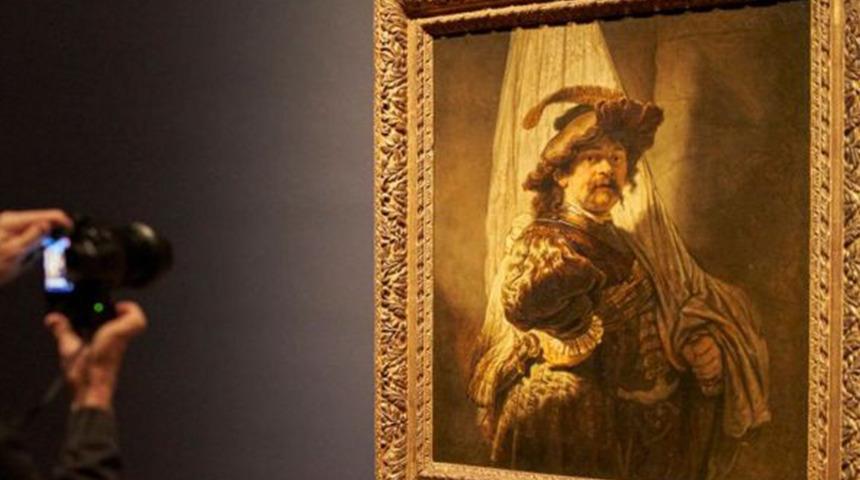 D&uuml;nyaca &uuml;nl&uuml; Rembrandt otoportresi evine d&ouml;n&uuml;yor! Dudak u&ccedil;uklatan rakam