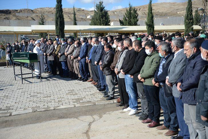 Antalya'da yurtta öldürülen üniversite öğrencisinin cenazesi Kahramanmaraş'ta defnedildi G3