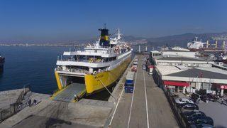 Libya'dan gelen yolcu gemisi, İzmir'de çarşıları hareketlendirdi