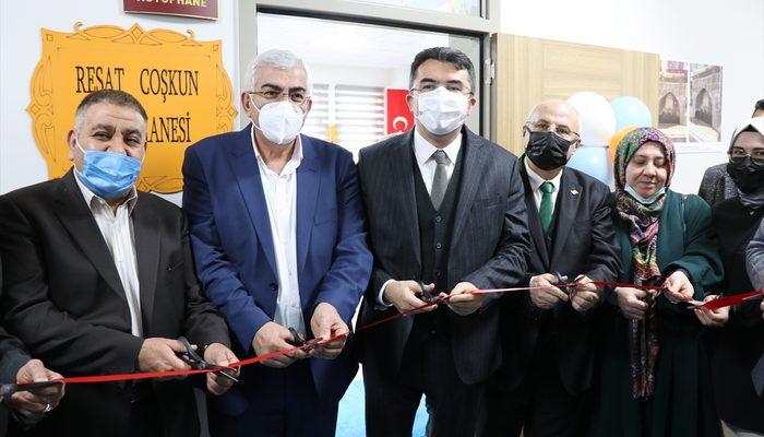 Erzurum'da yüksekten düşerek vefat eden emekli öğretmenin adına kütüphane açıldı