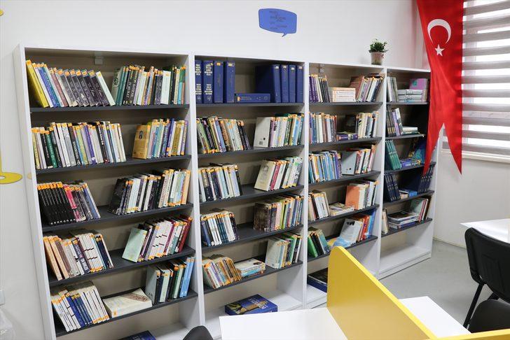 Erzurum'da yüksekten düşerek vefat eden emekli öğretmenin adına kütüphane açıldı G3