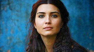 Güzel oyuncu Tuba Büyüküstün'den şaşırtan itiraf! ''Çok aşık oldum''