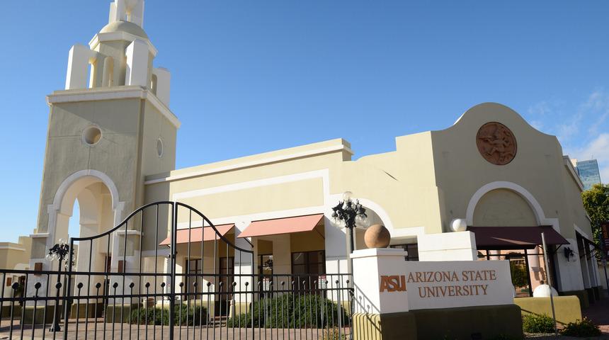 ABD'de skandal olay! Vandallar dini kitapları yaktı