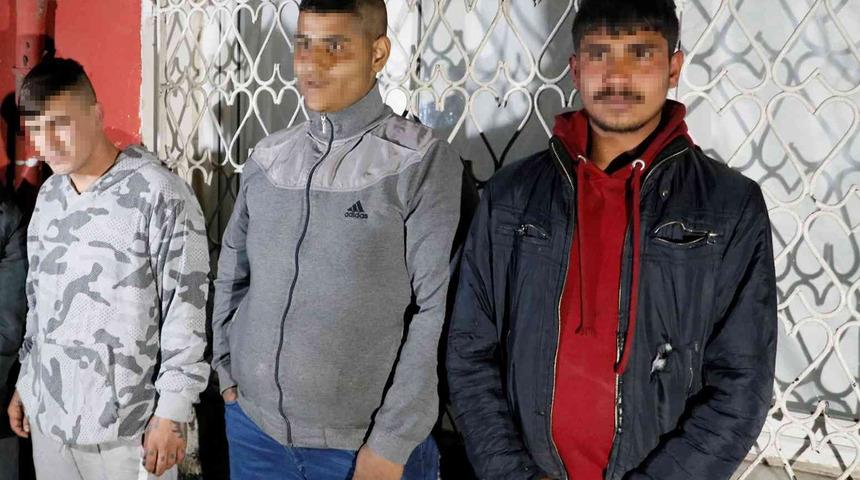 Uyuma numarası yaparken yakalandı! Adana'da hırsızlık şüphelilerine gözaltı