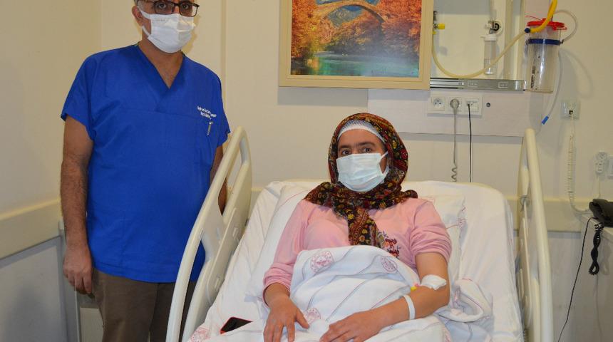 Yüzündeki uyuşma şikayetiyle gitti, acil ameliyata alındı