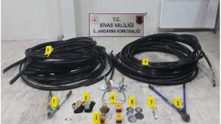 Sivas'ta kablo çalan 4 şüpheli yakalandı