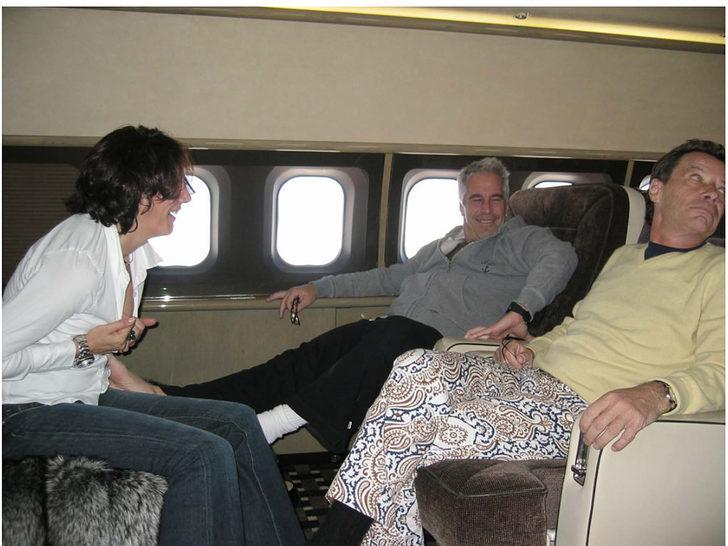 En ünlü pedofili suçlusu Jeffrey Epstein ve Ghislaine Maxwell'in fotoğrafları ortaya çıktı G1