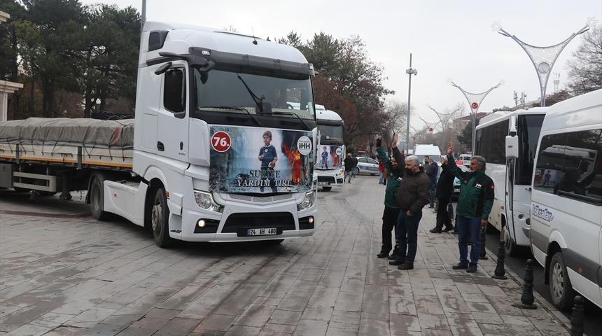 Erzincan'dan Suriye'ye gıda, kışlık giysi ve yakacak malzemesi gönderildi