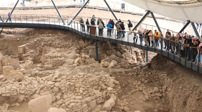 Rus turistler Göbeklitepe’ye akın etti! Tarihin sıfır noktasına hayran kaldılar