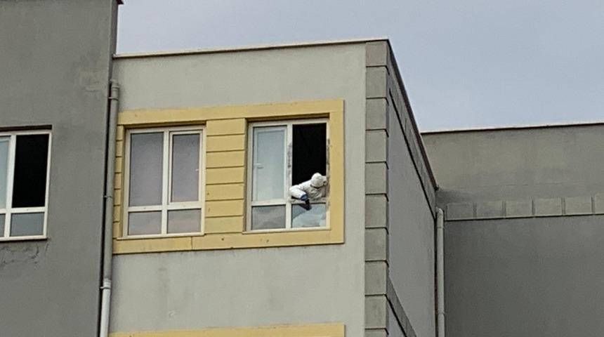 Dehşete düşüren olay! Sınıfın penceresinden atlayan liseli ağır yaralandı