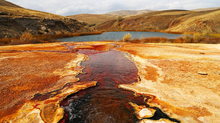 Doğal sit alanı ilan edilerek koruma altına alınmıştı! Erzincan'ın travertenli gölü turizme kazandırılacak