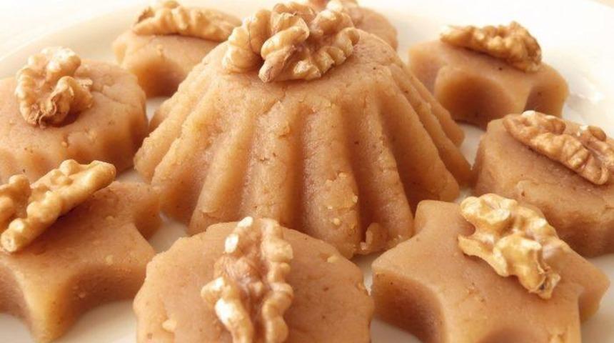 Hem pratik hem lezzetli bir tarif: Sütsüz, şipşak un helvası tarifi!