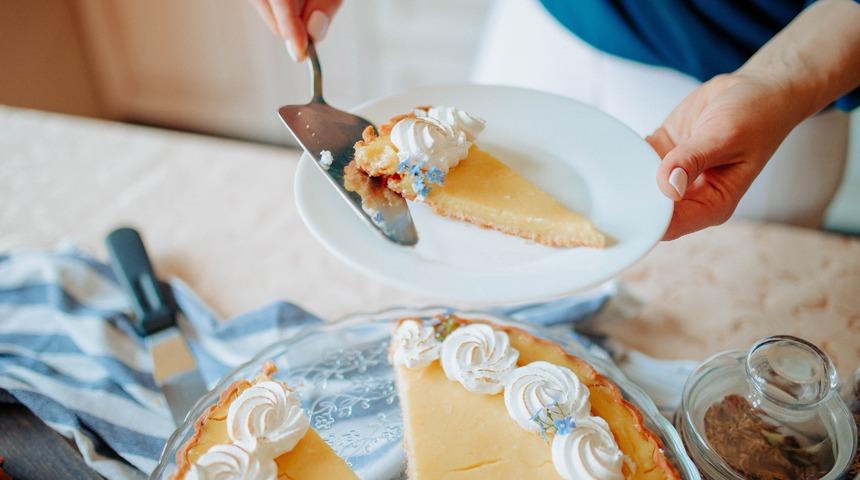 Portakalın çikolata ile buluşması sonucu ortaya çıkan efsane lezzet: Portakallı tart tarifi