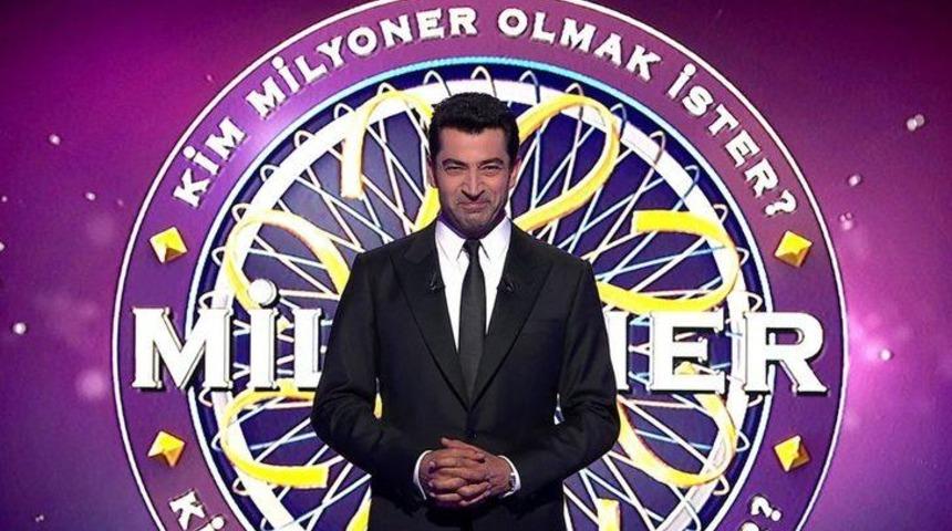 2015'te İngiltere'de 19 yaşındaki Adam Armstrong, uçak biletindeki adı yanlış yazılınca bileti yanmasın diye ne yapmıştır?