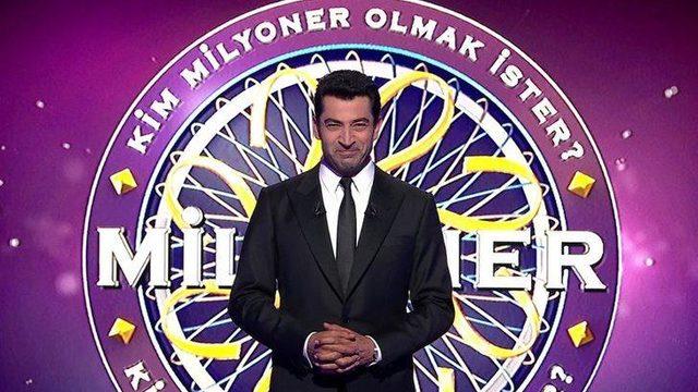 2015'te İngiltere'de 19 yaşındaki Adam Armstrong, uçak biletindeki adı yanlış yazılınca bileti yanmasın diye ne yapmıştır?