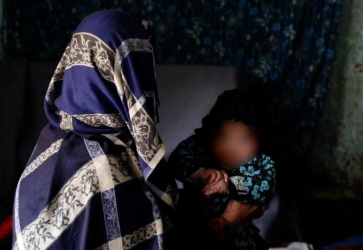 Açlığın pençesinde kalan Afgan aile dört aylık bebeğini 104 dolara sattı
