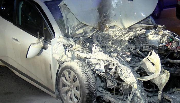 Son Dakika: Kadıköy'de feci kaza! Yanan otomobilde sıkıştı, güçlükle kurtarıldı