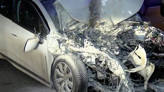 Son Dakika: Kadıköy'de feci kaza! Yanan otomobilde sıkıştı, güçlükle kurtarıldı