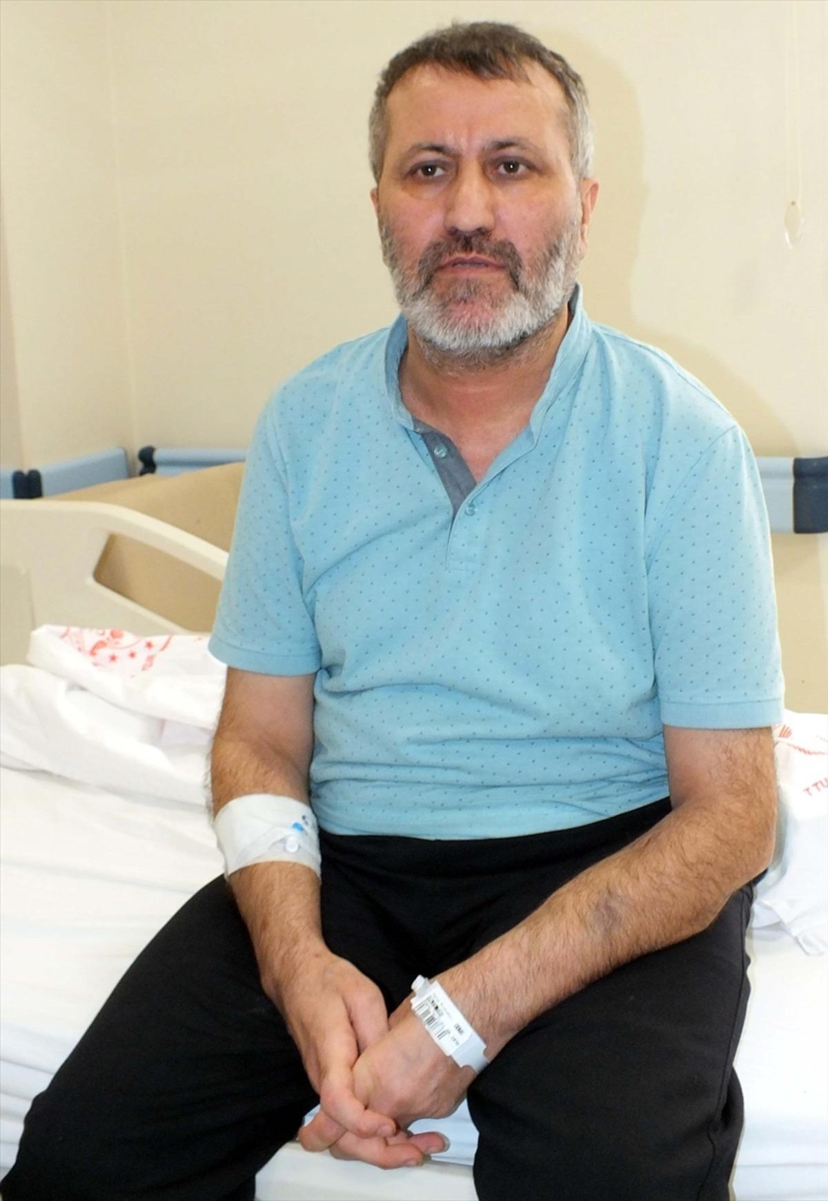 Kovid-19 nedeniyle 105 g&uuml;n hastanede yattı, taburcu edilmeden aşısını yaptırdı