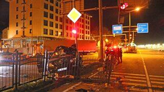 Rize'de tır ile otomobilin çarpıştığı kazada 1 kişi öldü, 1 kişi yaralandı