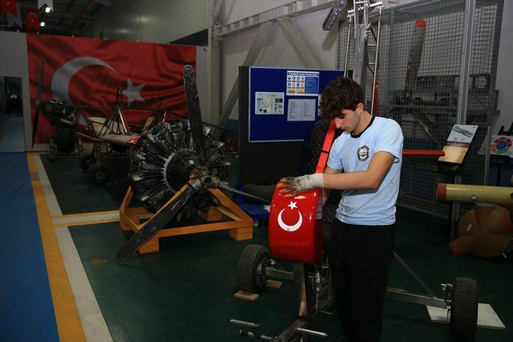 Havacılık meraklısı gençler uçaklardaki uygulamalı eğitimle sektöre hazırlanıyor G2