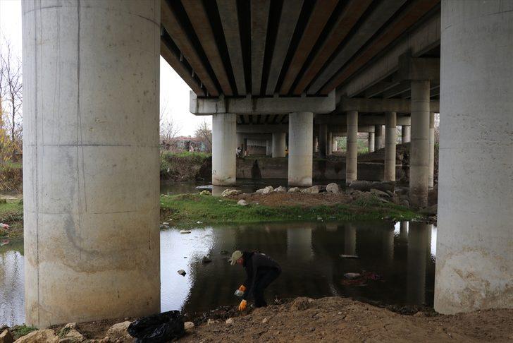 Edirne'de öğrenci ve akademisyenler Tunca Nehri çevresindeki çöpleri topladı G1