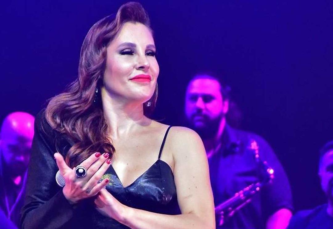 Funda Arar&rsquo;ın g&ouml;zlerden uzak b&uuml;y&uuml;tt&uuml;ğ&uuml; oğlu Aras, neredeyse annesinin boyuna geldi