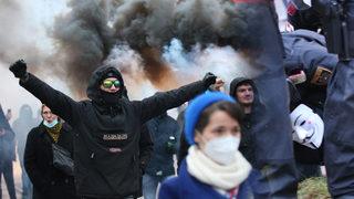 44 bin kişi sokağa indi! Koronavirüs kısıtlamalarını protesto ettiler