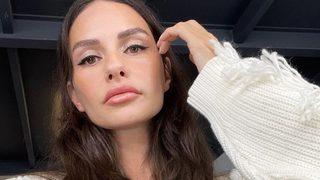 Yasemin Özilhan'ın bluzu sosyal medyada olay oldu! Dedemin içliğine benziyor