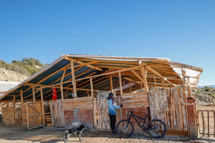 Şampiyon sporcu yerleştiği yaylanın "Bisikletli sosyete çoban"ı oldu G2
