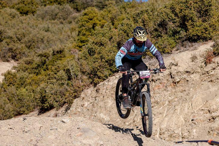 Şampiyon sporcu yerleştiği yaylanın "Bisikletli sosyete çoban"ı oldu G4