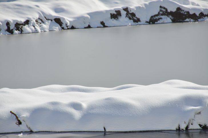 Dereler dondu! Sıcaklık eksi 21 dereceyi gördü G3