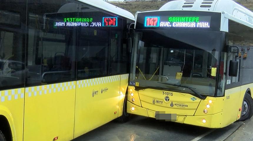 İstanbul'da zincirleme kaza! İETT otob&uuml;sleri birbirine girdi