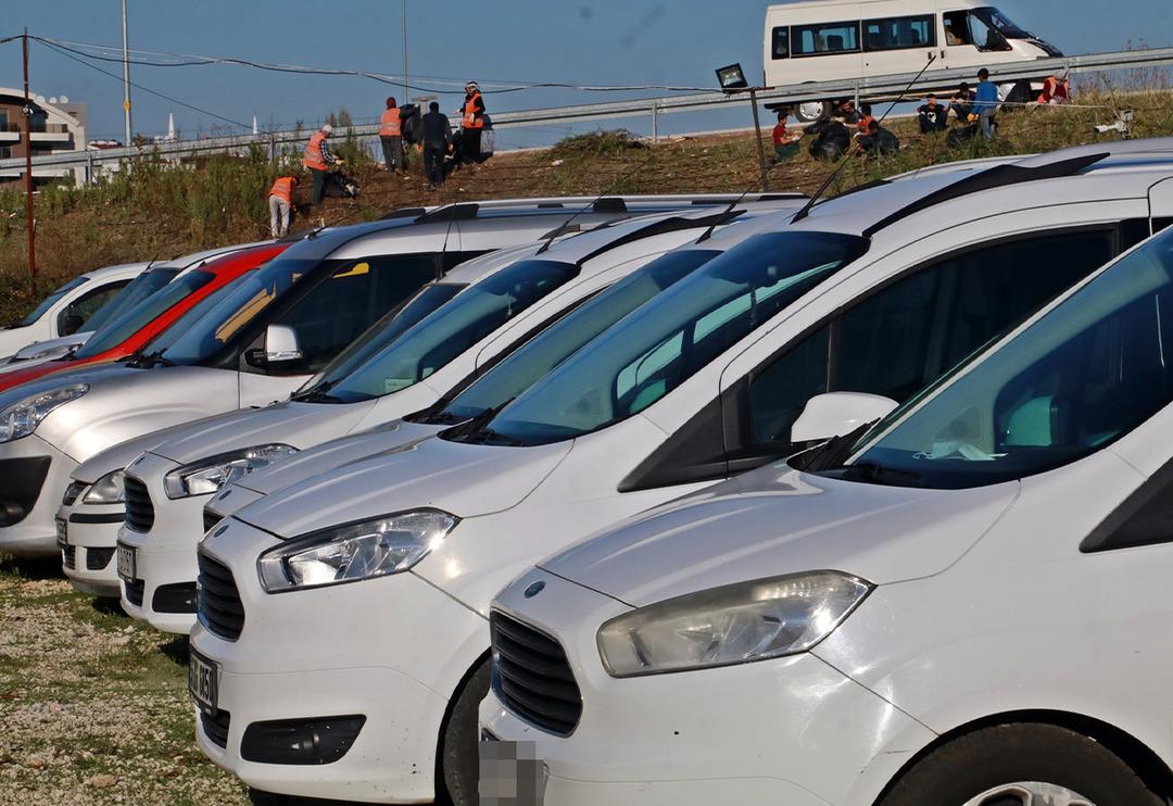 Satılık otomobil arıyorsanız &ouml;nce buraya bakın: L&uuml;ks&uuml; de var uygun olanı da! Binlercesi alıcısını bekliyor